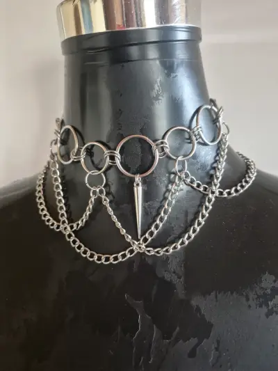 Collar de cadena con aros y pinchos estilo punk - miniatura 4