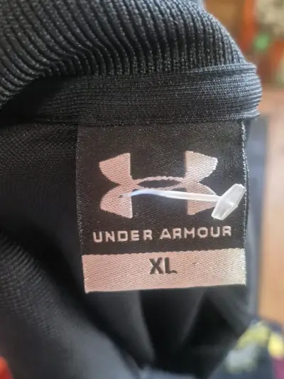 Polera polo negra Under Armour Caribbean Creme - miniatura 4