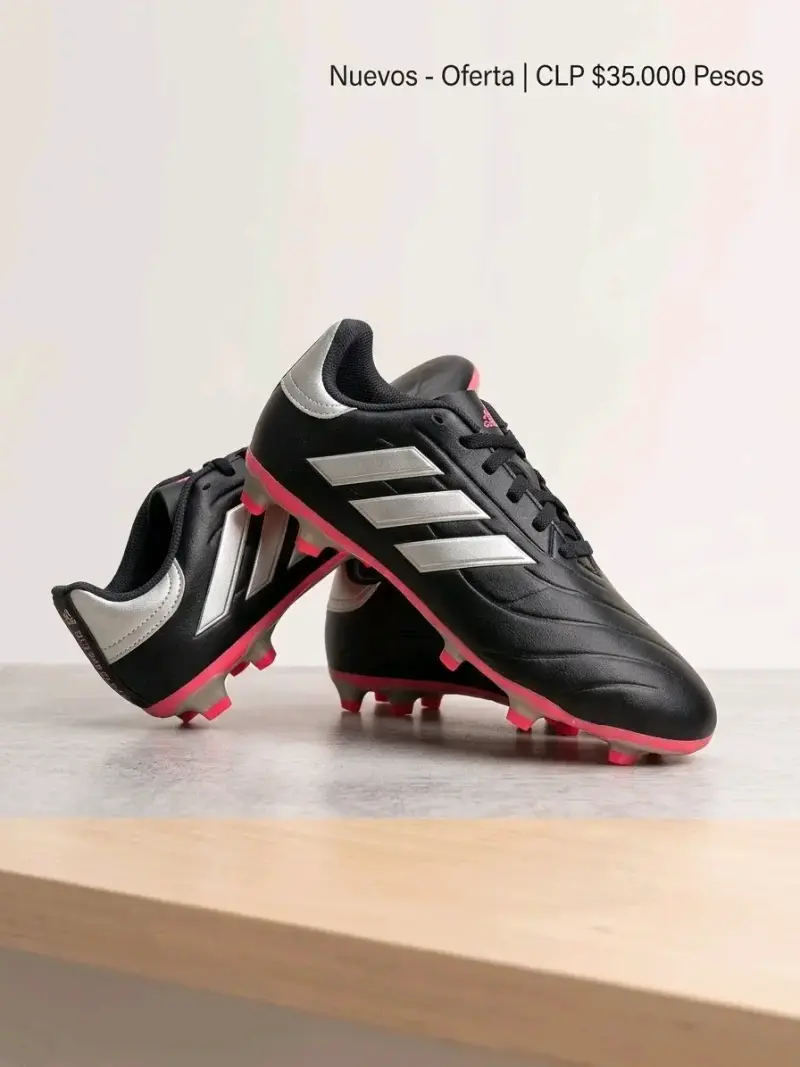 Botines de fútbol negros con detalles rojos