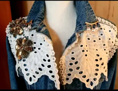Chaqueta de mezclilla con encaje y bordado floral - miniatura 2