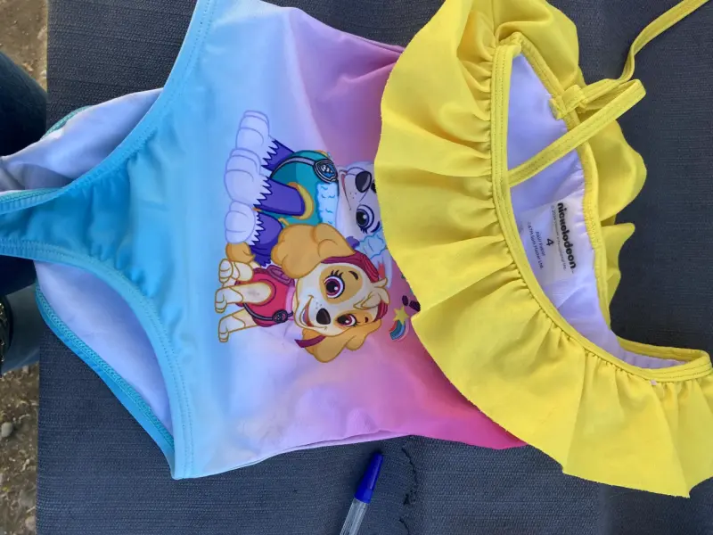Conjunto de ropa infantil variada - 4