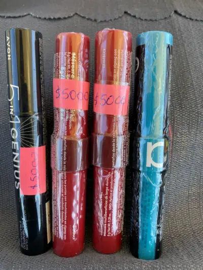 Set de cosméticos Avon y Ésika variados - miniatura 1