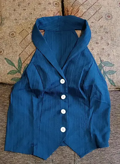 Chaleco azul sin mangas con botones - miniatura 2