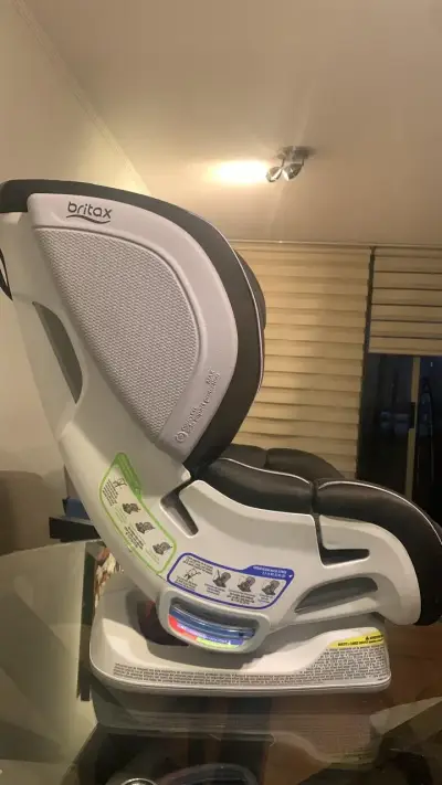 Silla de Auto Britax Negra con Arnés Ajustable - miniatura 3