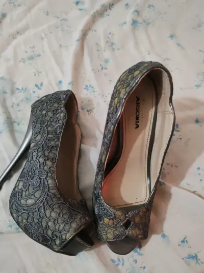 Tacones de encaje Ansonia con diseño floral - miniatura 1