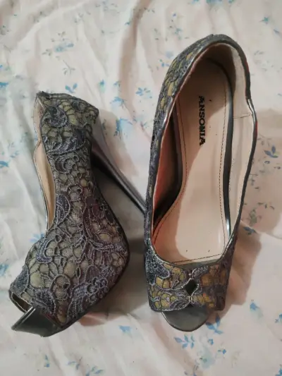 Tacones de encaje Ansonia con diseño floral - miniatura 2