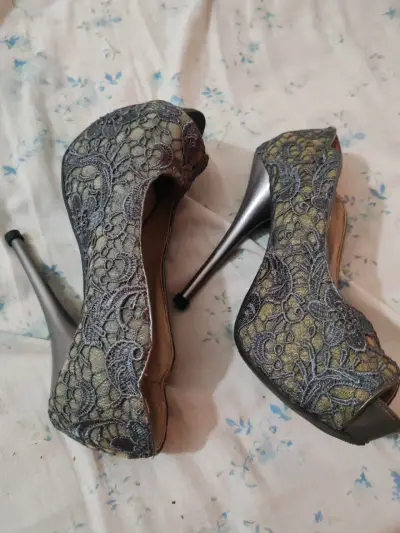 Tacones de encaje Ansonia con diseño floral - miniatura 3