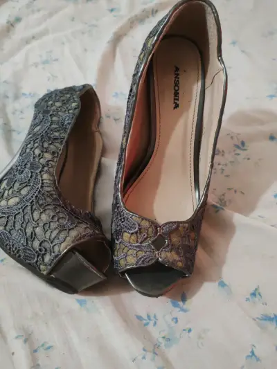 Tacones de encaje Ansonia con diseño floral - miniatura 4