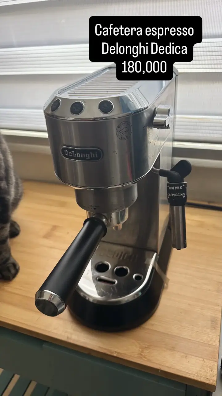 Cafetera espresso DeLonghi Dedica en buen estado