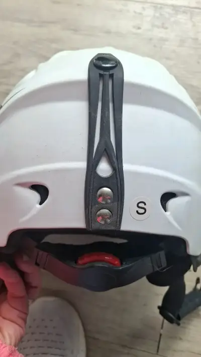 Casco de esquí blanco con diseño dorado - miniatura 5