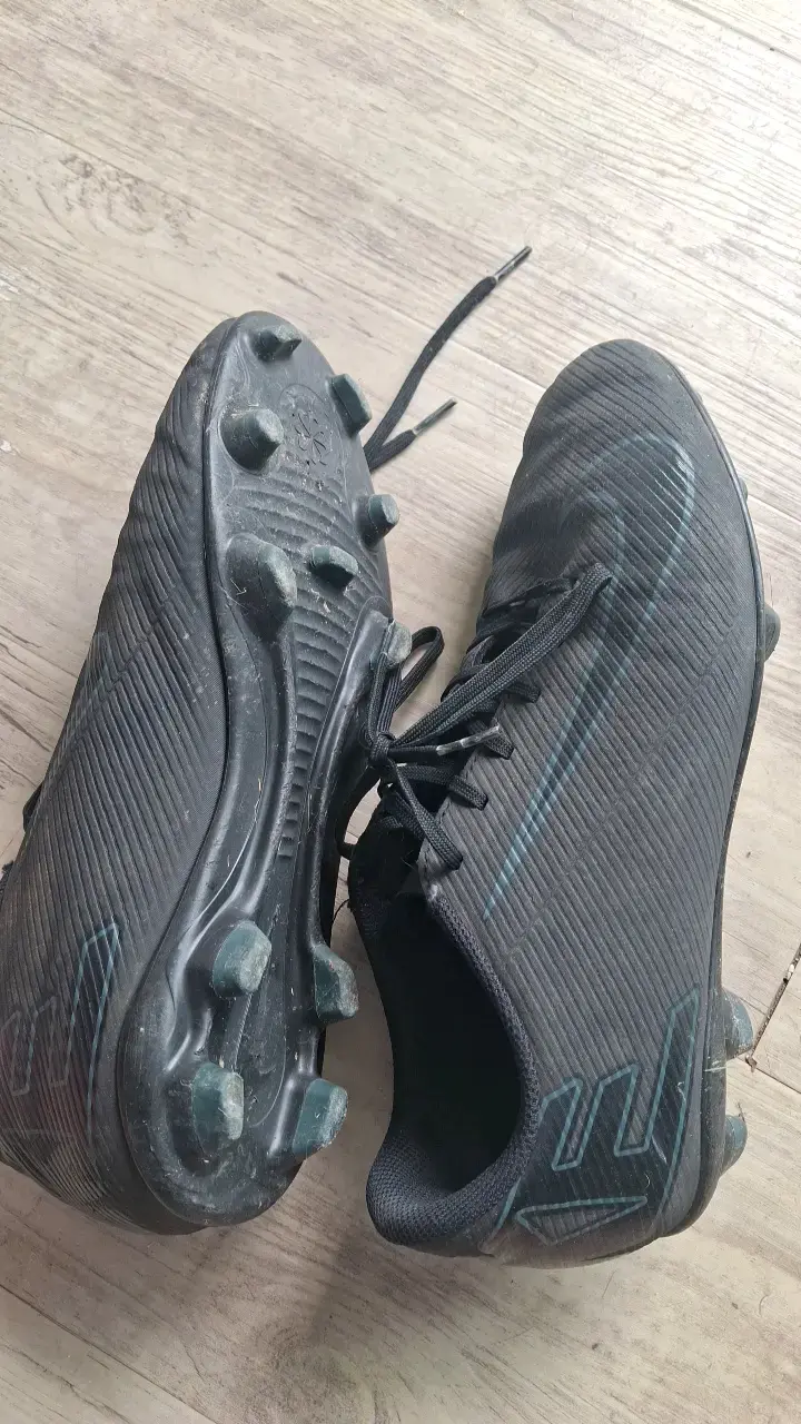 Zapatillas de fútbol Nike negros con toperoles - 2
