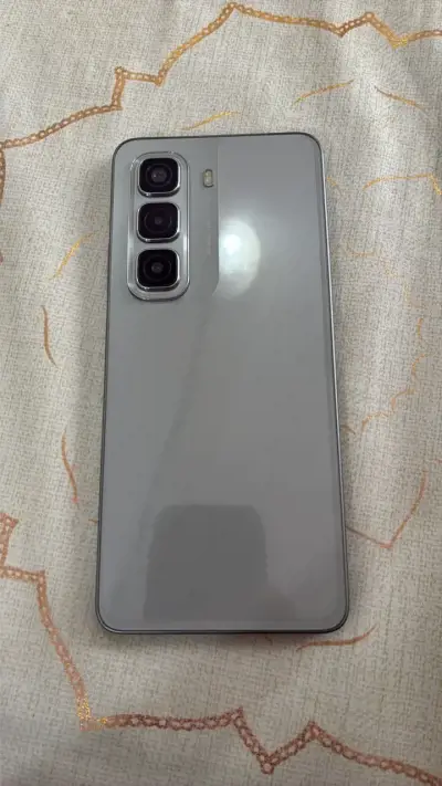 Smartphone Infinix Hot 50 con Helio G100 - miniatura 1