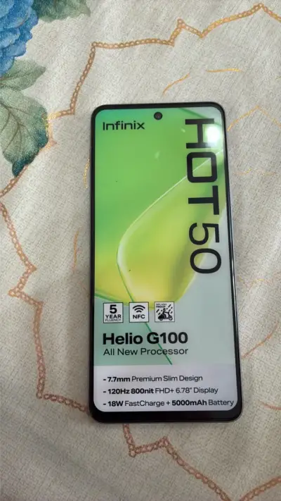 Smartphone Infinix Hot 50 con Helio G100 - miniatura 2