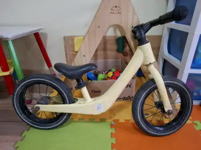 Bicicleta de equilibrio para niños color crema - miniatura 2