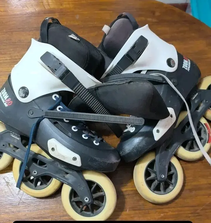 Patines en línea Rollerblade negros y blancos