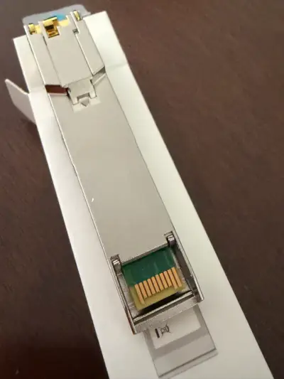 Módulo Ubiquiti UACC-CM-RJ45-MG 10G SFP+ - miniatura 2