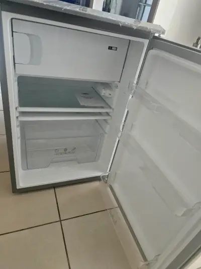Refrigerador pequeño Midas en buen estado - miniatura 1