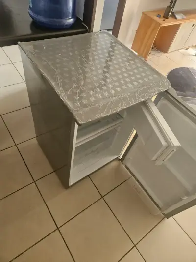 Refrigerador pequeño Midas en buen estado - miniatura 3