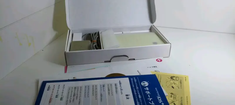 Consola Nintendo DSi Amarilla Edición Limitada - 3