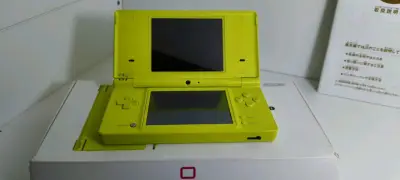 Consola Nintendo DSi Amarilla Edición Limitada - miniatura 4
