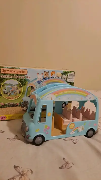 Bus de Juguete Sylvanian Families Sunshine Nursery - miniatura 1
