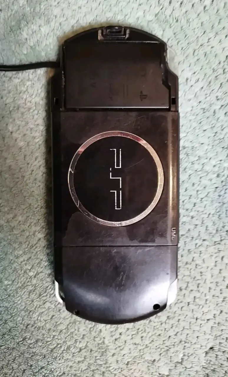 Consola portátil Sony PSP con cargador - 2
