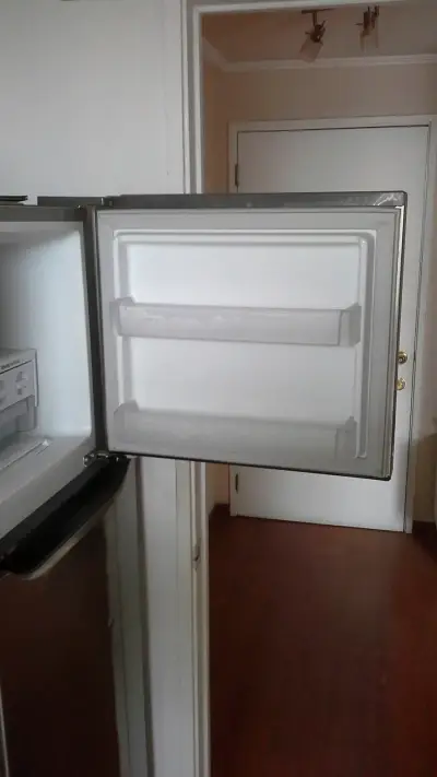 Refrigerador de acero inoxidable con congelador - miniatura 4