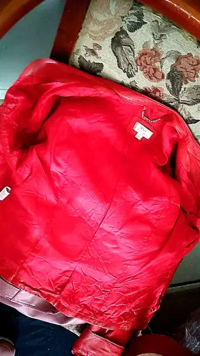 Chaqueta de cuero roja para mujer - miniatura 4