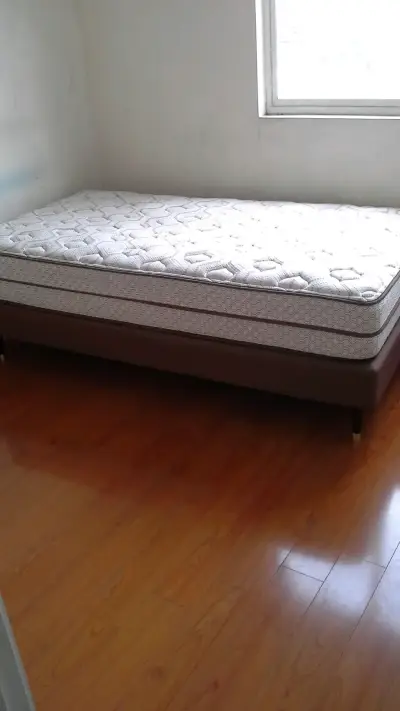 Cama 1 1/2 con velador y respaldo. - miniatura 1