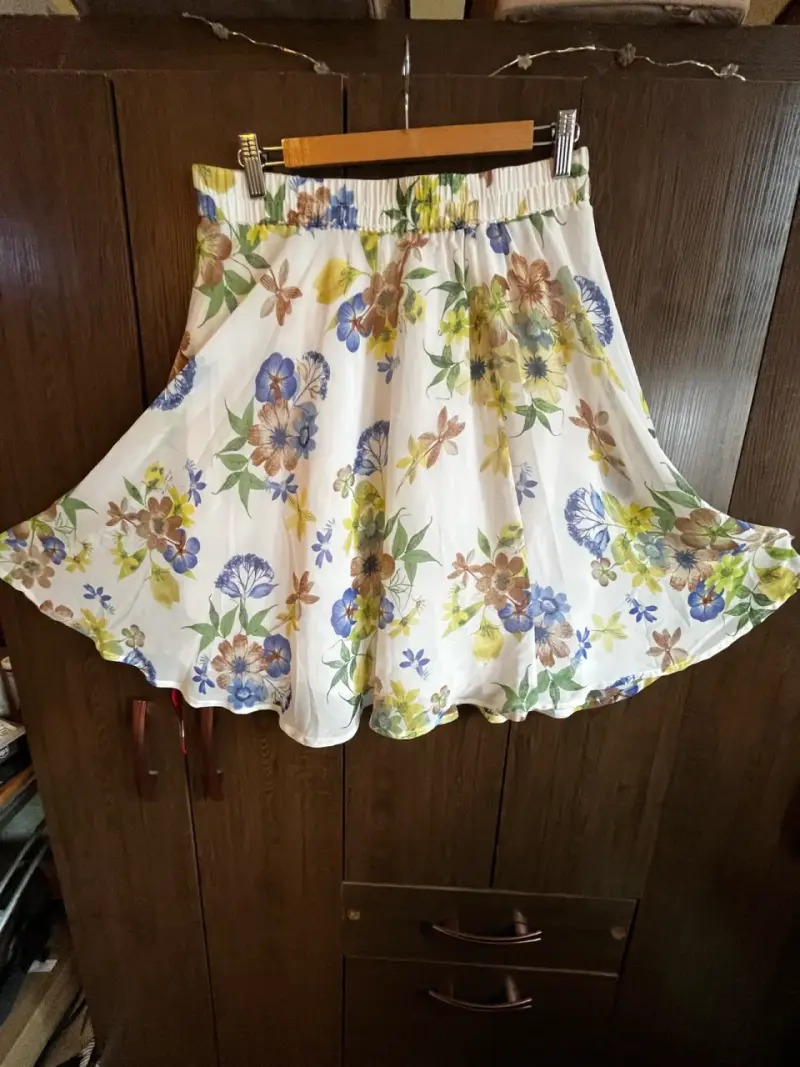 Falda corta con estampado floral para mujer - 1
