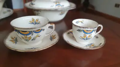 Juego de loza vintage con diseño floral - miniatura 1