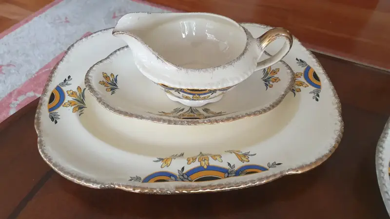 Juego de loza vintage con diseño floral - 3