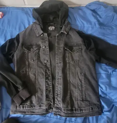 Chaqueta de mezclilla con capucha negra para hombre - miniatura 1