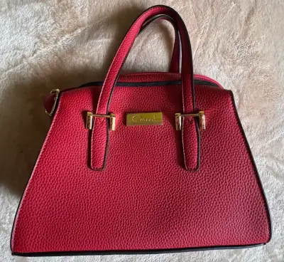 Cartera de cuero roja con correa ajustable - miniatura 1