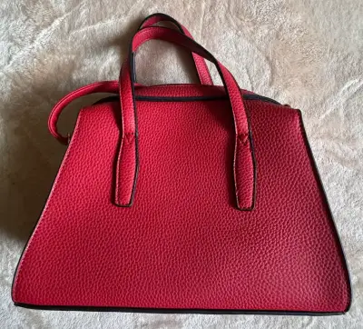 Cartera de cuero roja con correa ajustable - miniatura 2