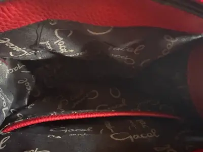 Cartera de cuero roja con correa ajustable - miniatura 4