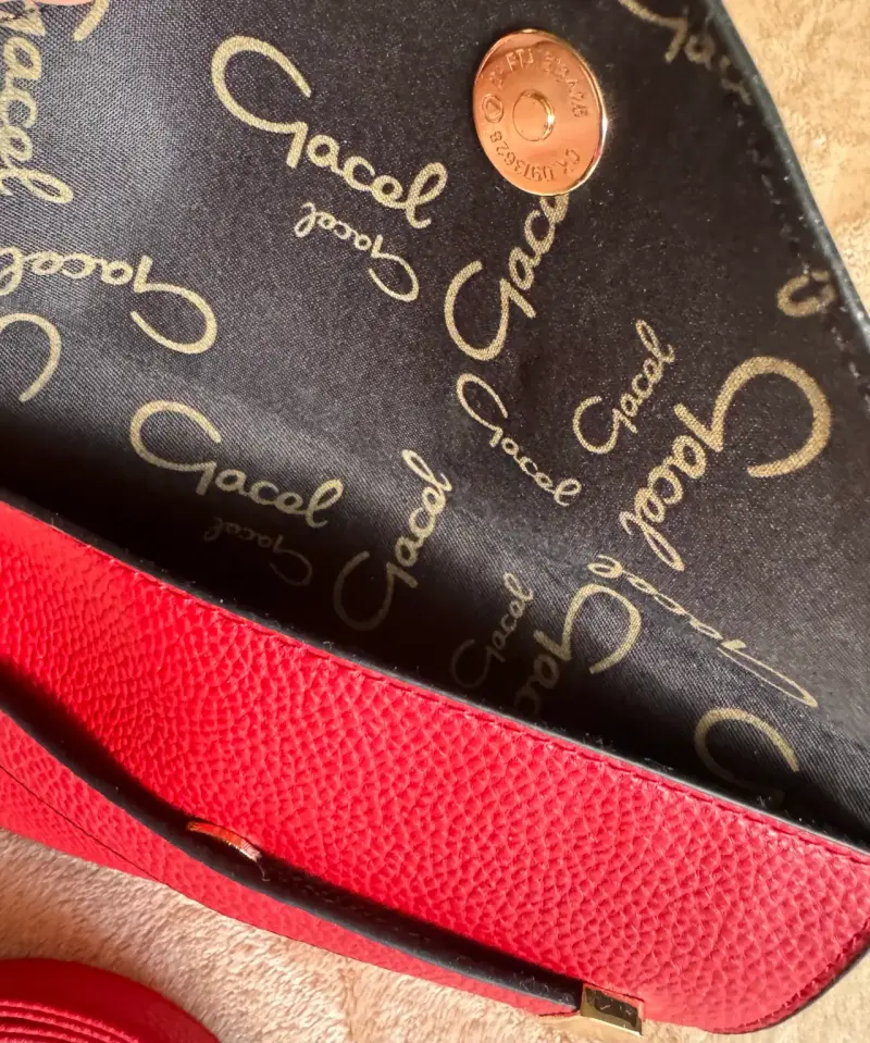 Cartera de cuero roja con correa ajustable - 6