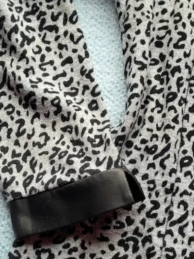 Cardigan de leopardo detalles negros en cuero - miniatura 4