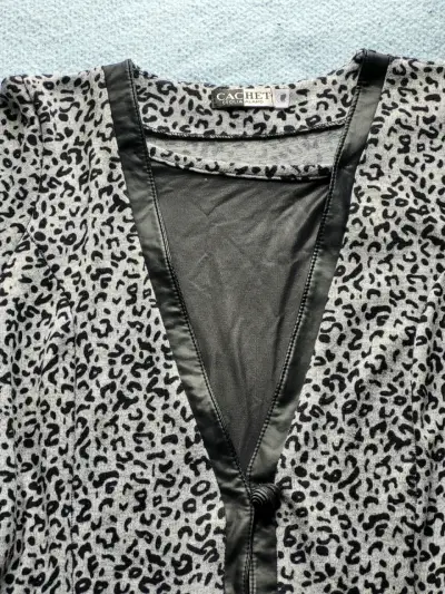 Cardigan de leopardo detalles negros en cuero - miniatura 5