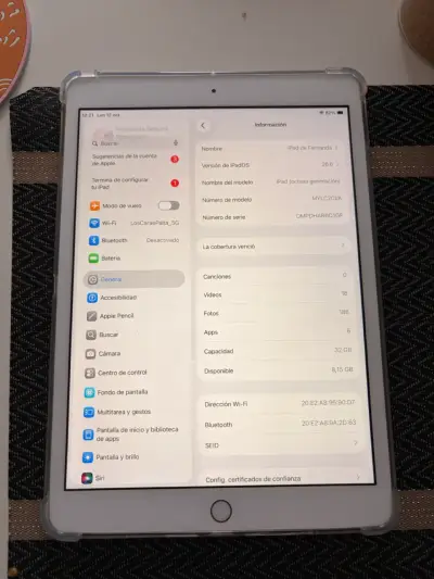 iPad de octava generación 32GB con funda - miniatura 1