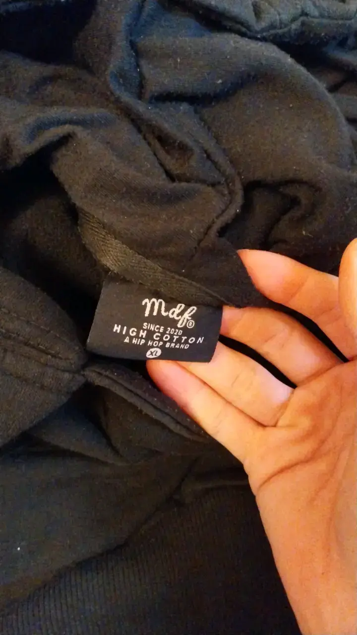 Polerón negro con capucha MDF - 4