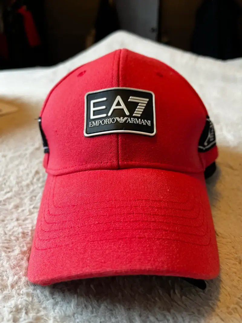 Lote de gorras variadas de marcas y estilos - 3