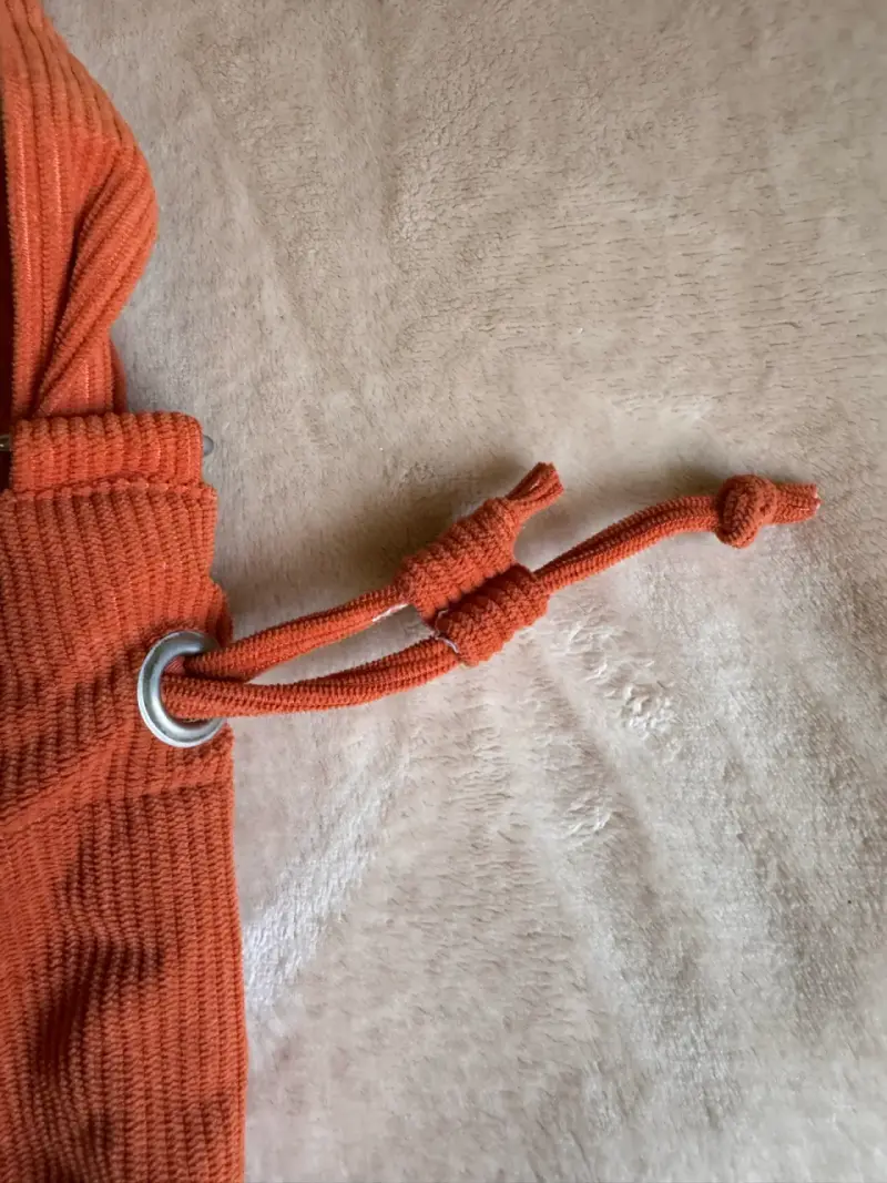 Bolso de tela naranja con diseño ajustable - 4