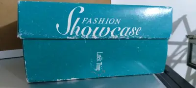 Figura Decorativa Fashion Showcase con Flores - miniatura 6