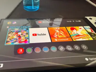 Consola Nintendo Switch con Mario Kart 8 Deluxe - miniatura 1