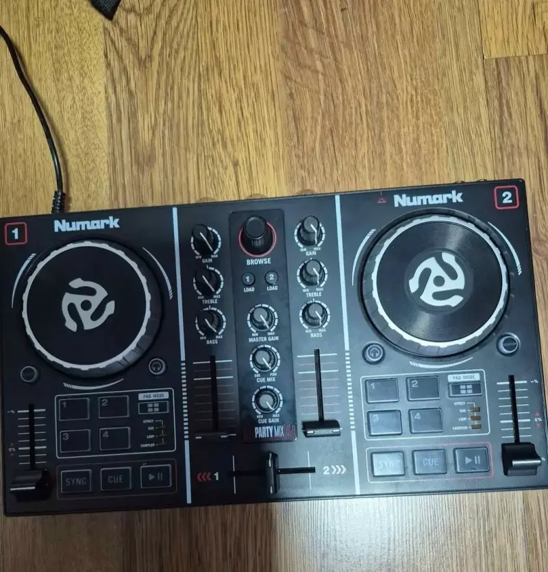 Controlador DJ Numark Party Mix con luces integradas - 2