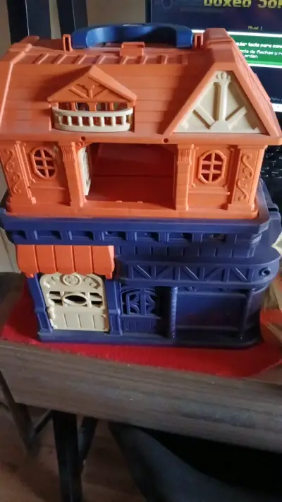 Casa de juguete desmontable con accesorios - miniatura 1