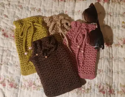 Fundas tejidas a crochet para gafas en varios colores - miniatura 4