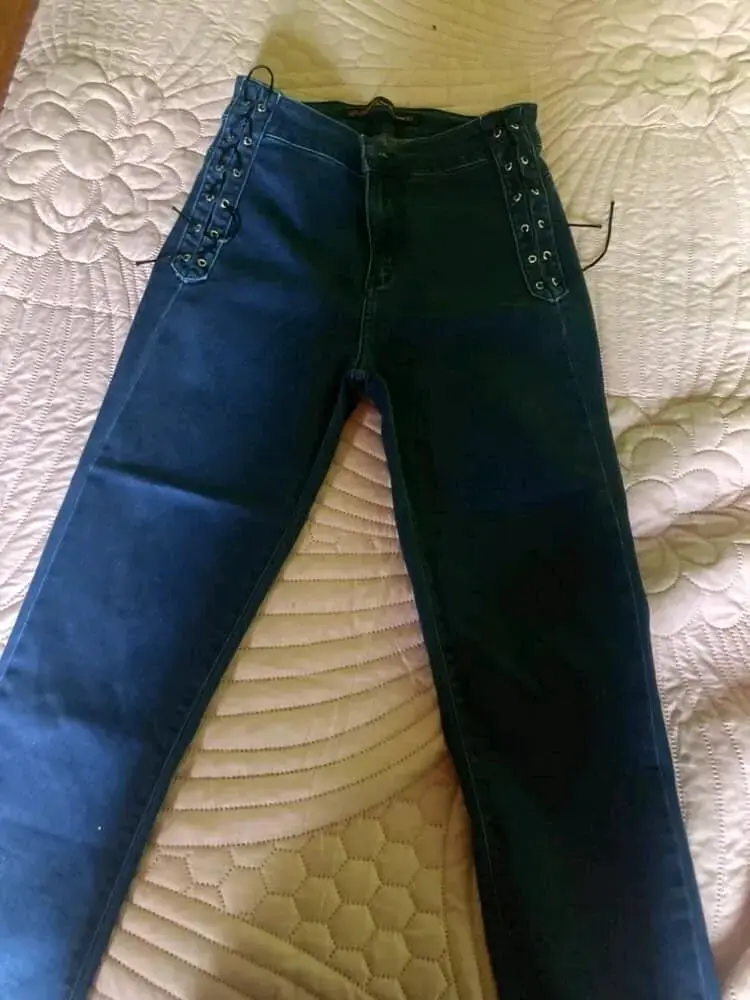 Jeans ajustados azul oscuro con detalle lateral - 2