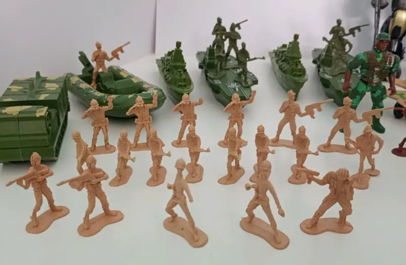 Set de juguetes militares con figuras y vehículos - 3
